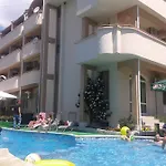 Lucky Family Apartahotel