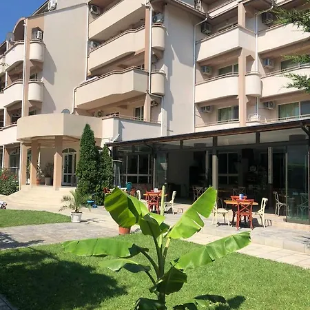 Aparthotel Lucky Family 4*