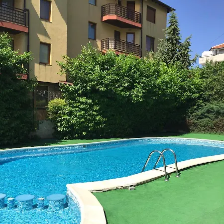 Lucky Family Aparthotel 3*