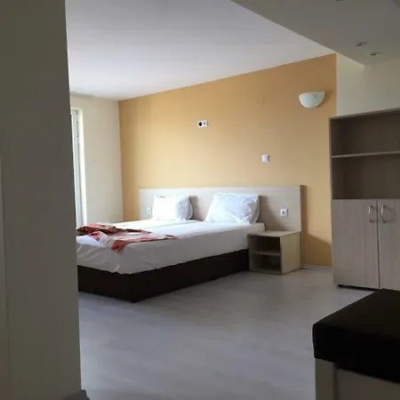 Lucky Family Aparthotel Ravda