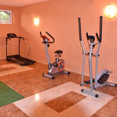 Lucky Family Aparthotel 3*