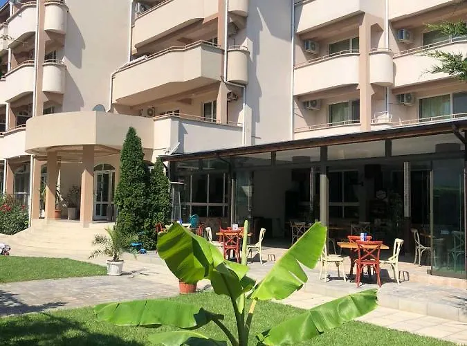 Aparthotel Lucky Family 4*