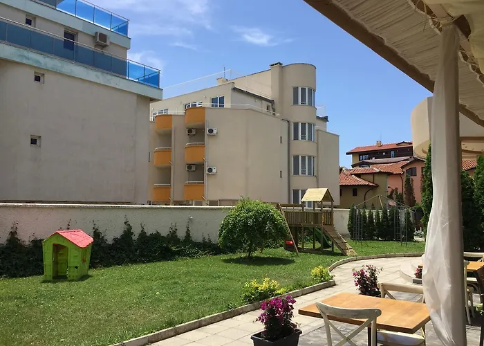 Lucky Family Aparthotel Ravda